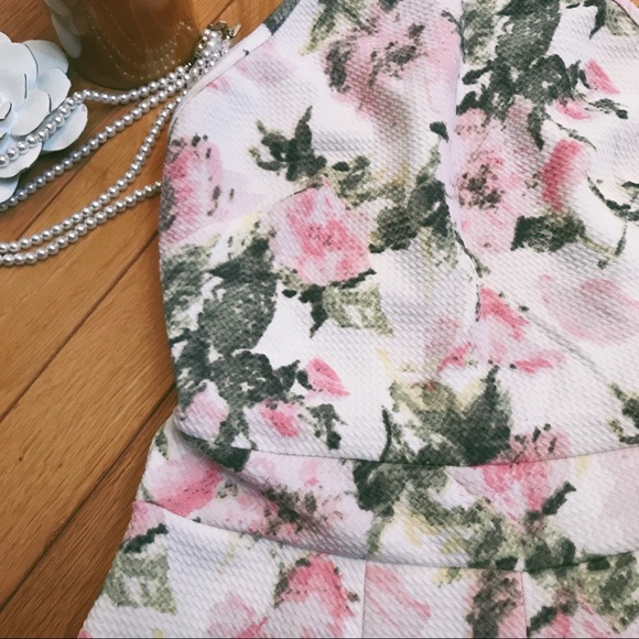 Floral Romper - Picture 2 of 4